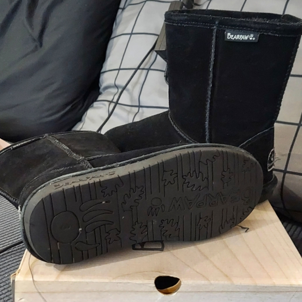 Girls Bearpaw boots